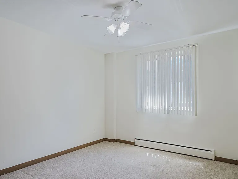 1776 St. Clair Ave — Photo 24