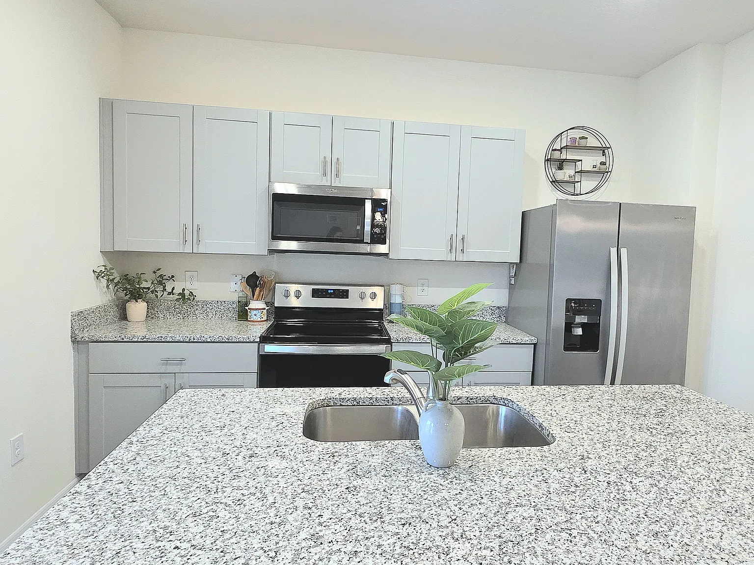3 bed, 1614 sqft, $2,250 — Photo 3