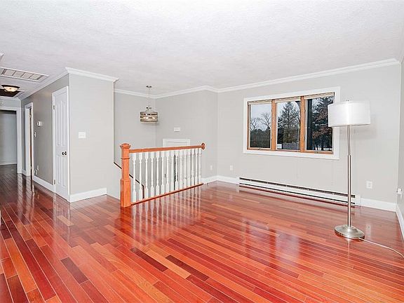 3rd image of 103 Sarah St