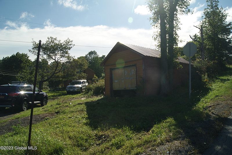 5th image of 575 Helderberg Trail