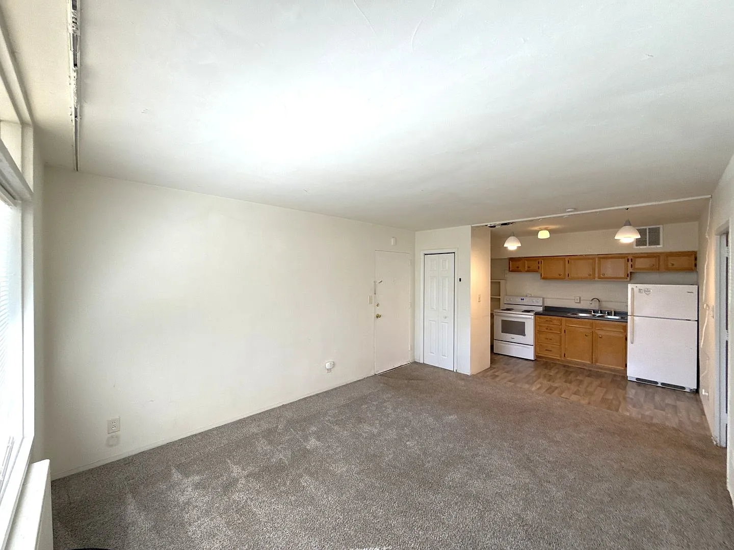 A0432-Kirkland Apts — Photo 4