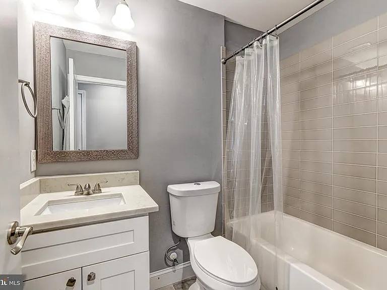 822 S Highland Ave — Photo 18