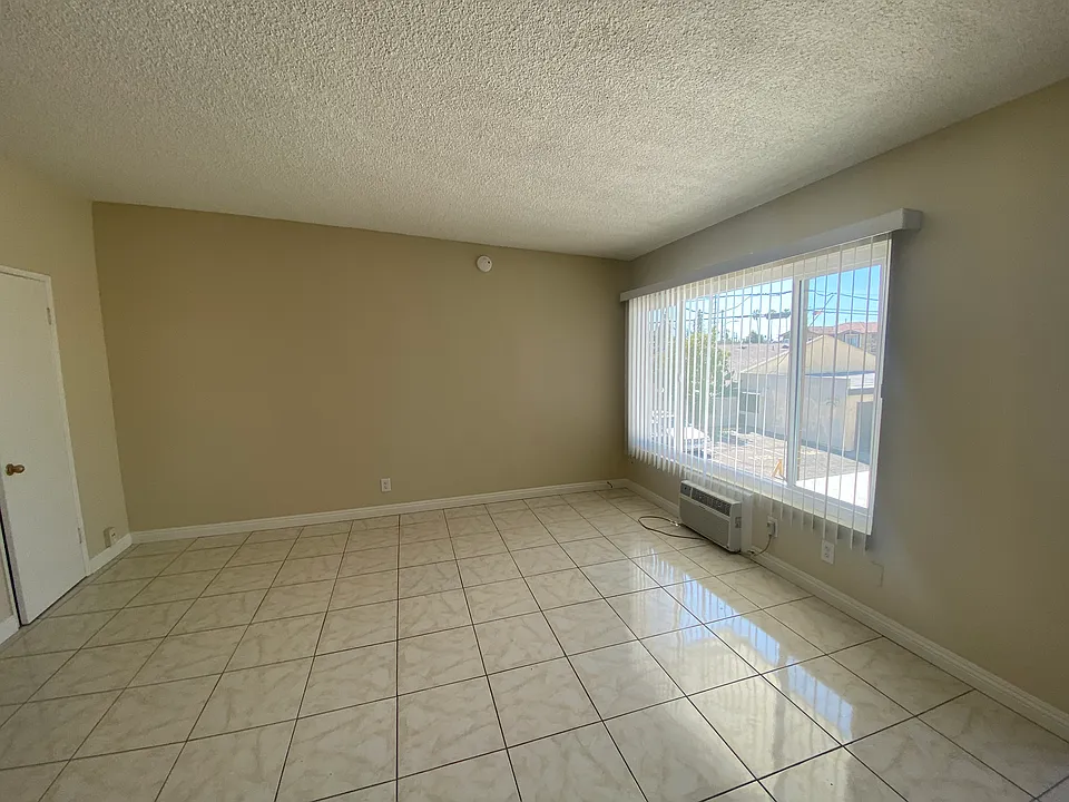 Spacious, light and bright living room.