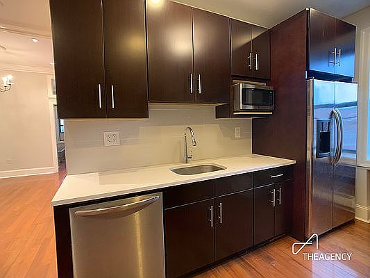 5th image of 350 Irving Ave APT 3R