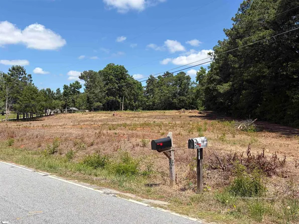 208 Pine Dr, Hodges, SC 29653