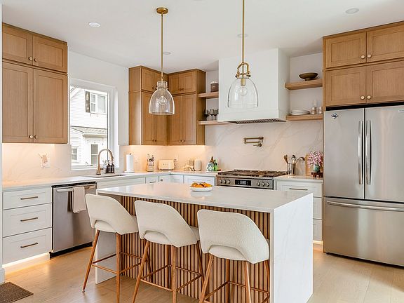 2nd image of 45 Kelvin St #45