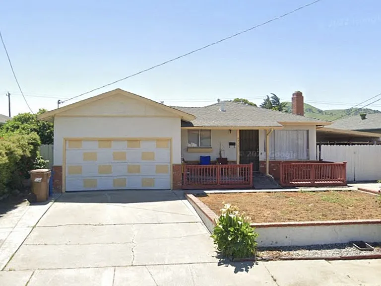 4311 Drive In Way — Photo 1