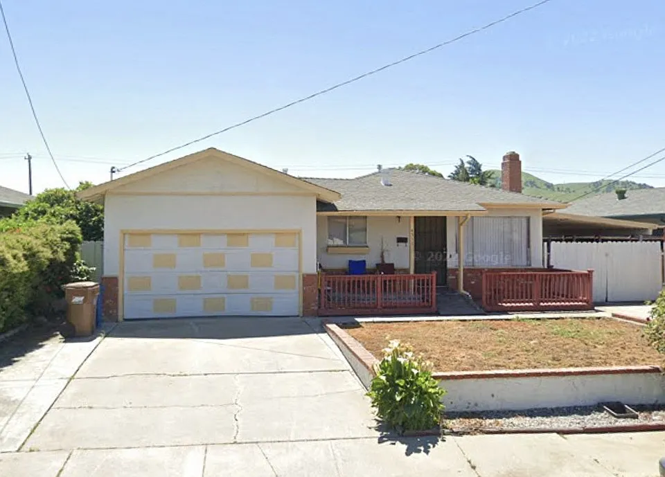 4311 Drive In Way