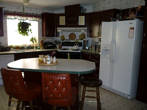 5th image of 426 Hilltop Dr