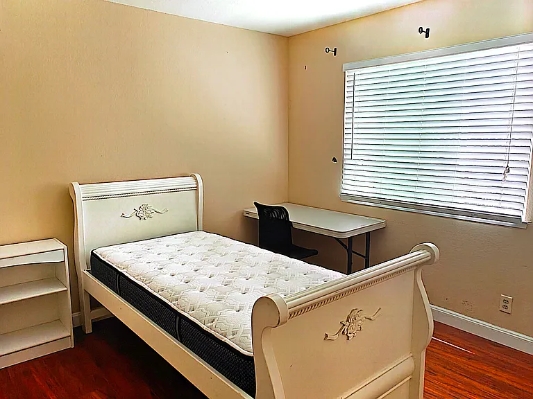 Room1 Downstairs with Private Full Bath