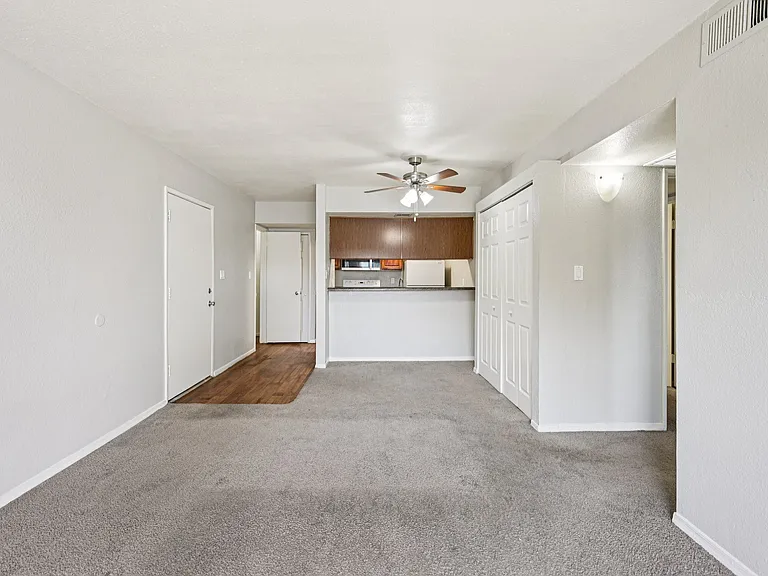 Sycamore Square Apartments — Photo 15