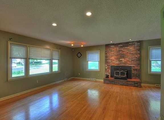 5th image of 3711 S Canterbury Pl