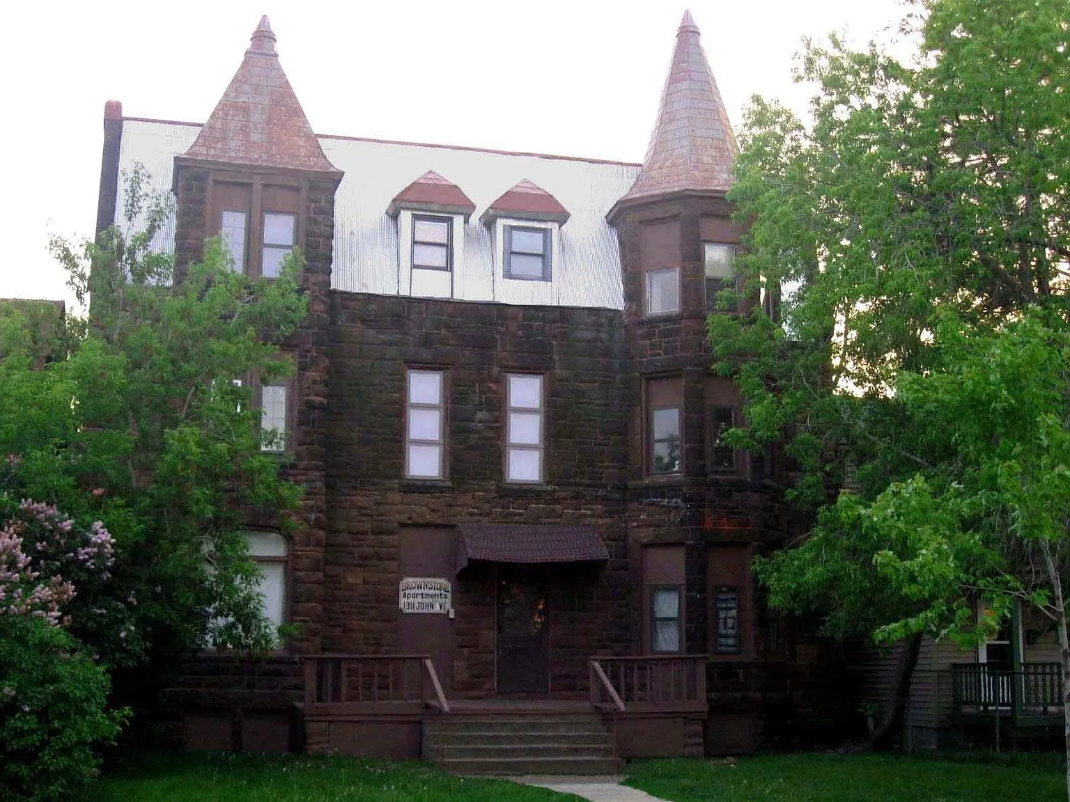 2 bed, 1000 sqft, $995 — Photo 1