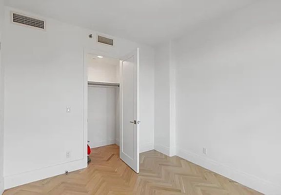 3rd image of 207 W 18th St #6