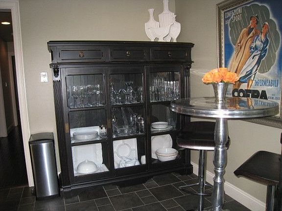 Breakfast table in Kitchen