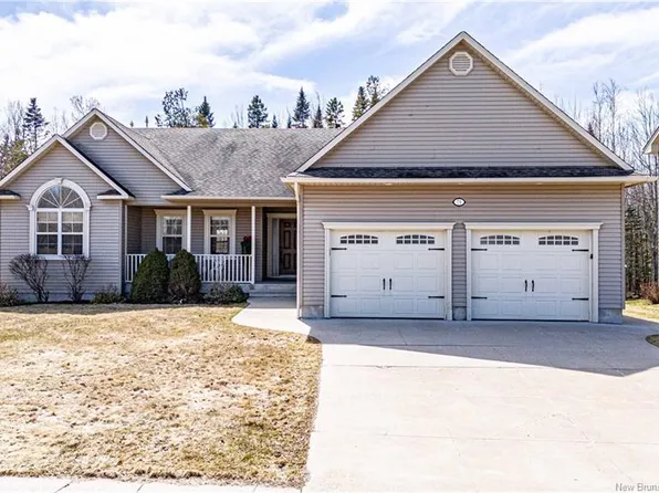 71 Peters Dr, Fredericton, NB E3G 0G7