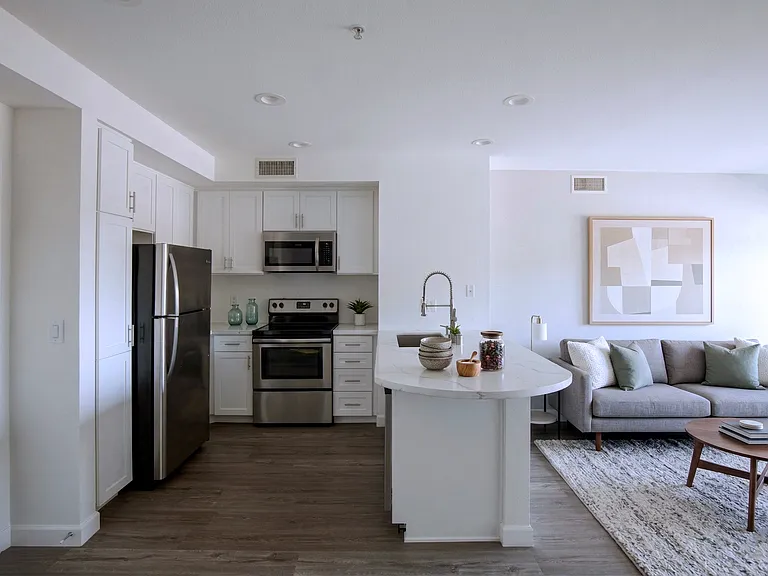 Cahuenga Place — Photo 25
