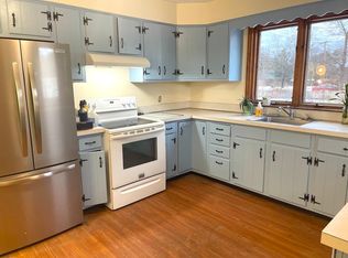 7 Church Ave, Hatfield, MA 01038