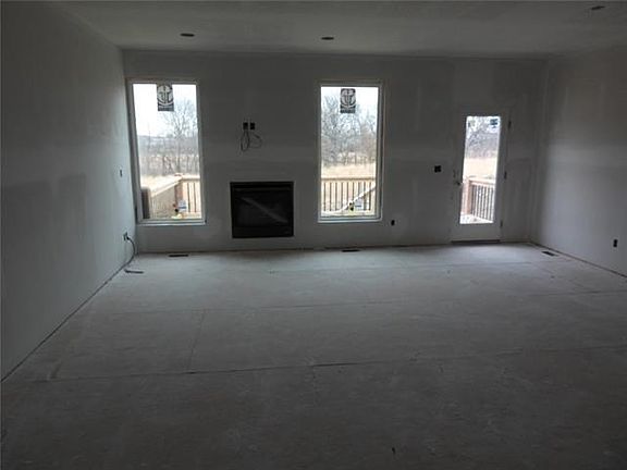 5th image of 508 SW Valley Dr