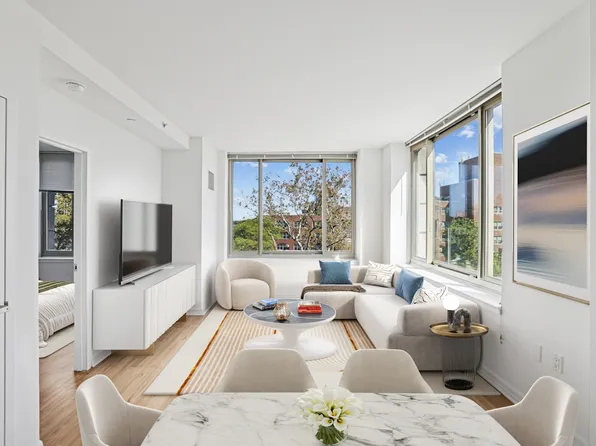 888 Main Street image 2 of 39