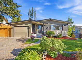 5 Lake Huron Bay SE, Calgary, AB T2J 5J6