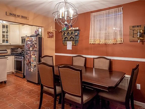 3rd image of 4 Leewood Cir APT 1R