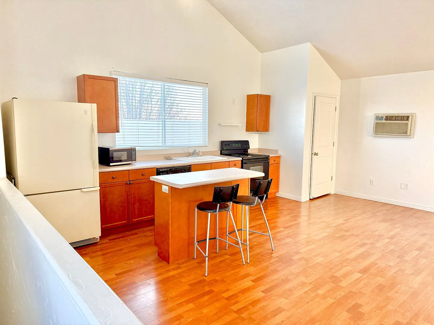 Beautiful Daybreak Studio Apartment with Private Entrance & Community Amenities — Photo 1