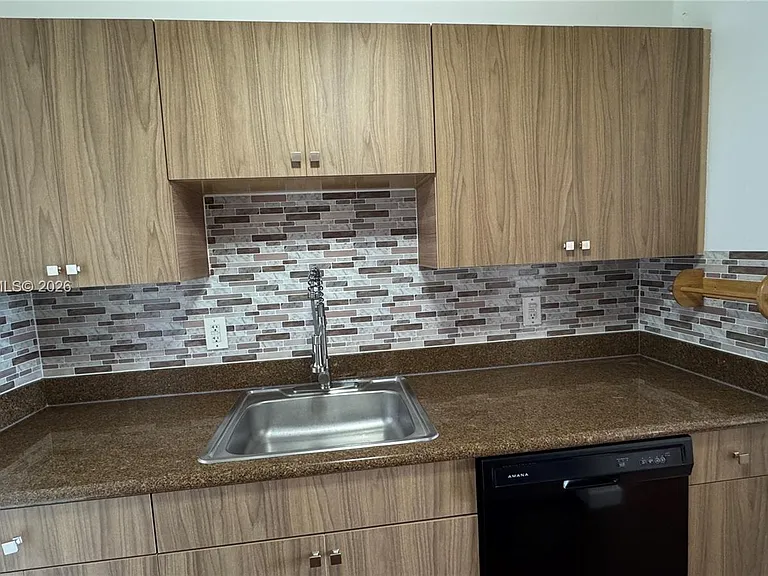2020 NE 135th St #810 — Photo 7