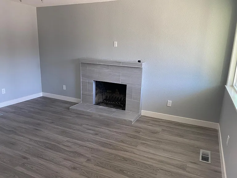 408 Raymond Ave — Photo 2
