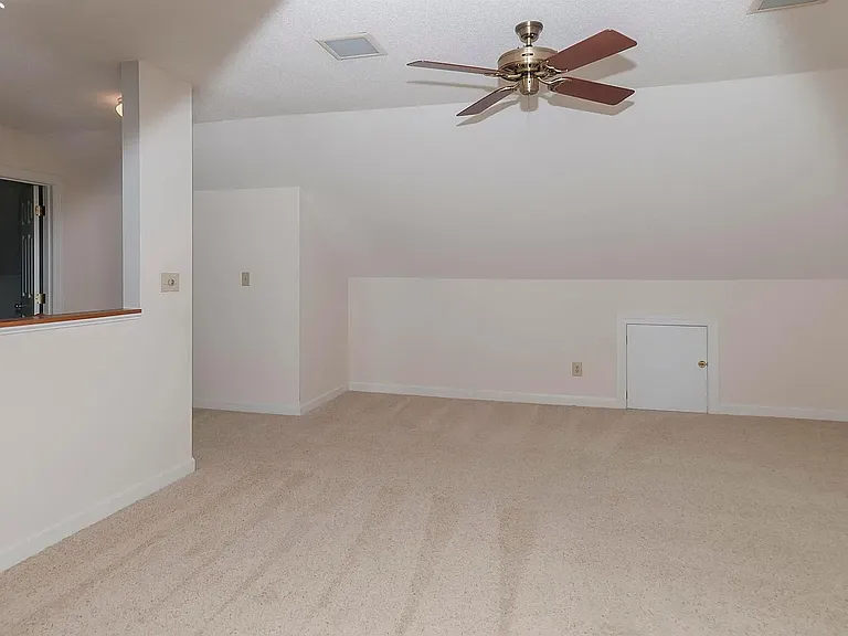 104 Lively Ct E — Photo 16