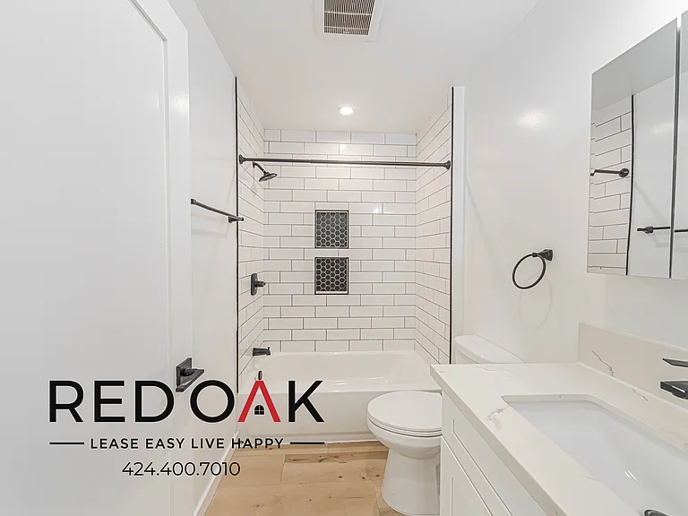 1861 S Sycamore Ave #186575B — Photo 11
