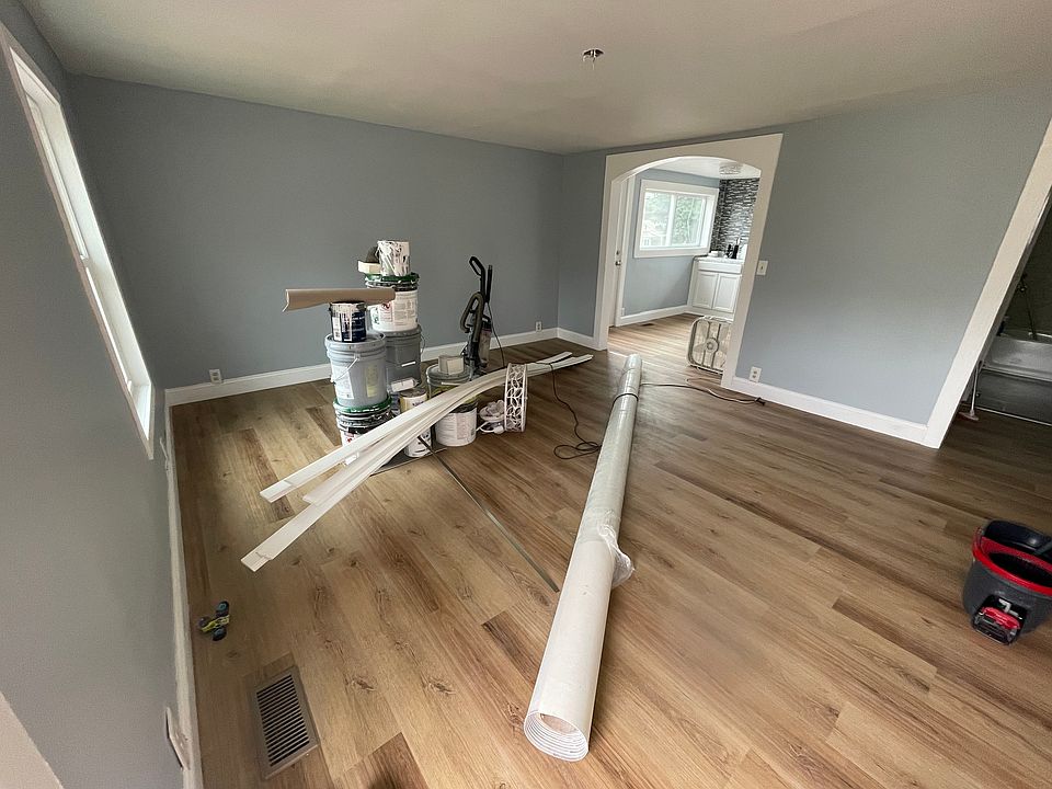 1st image of 415 W Depot St #415