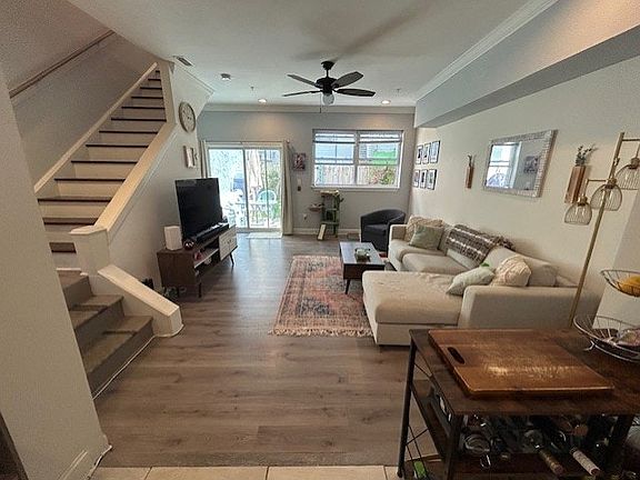 3rd image of 450 E Girard Ave #1R