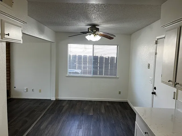 3 bed, 1221 sqft, $2,095 — Photo 4