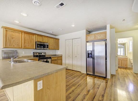3rd image of 927 W 630 S Unit 33