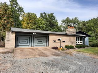 605 E Clark Trl, Herrin, IL 62948