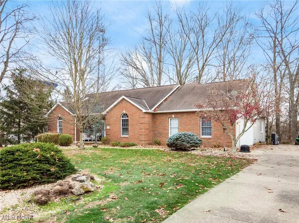 3705 Greenbriar Dr, Zanesville, OH 43701