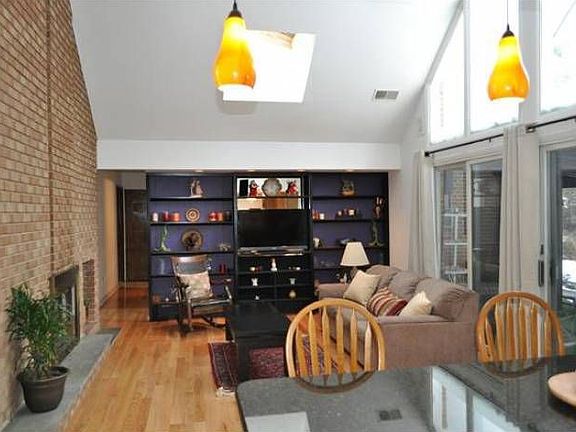 4th image of 216 Gulph Ln
