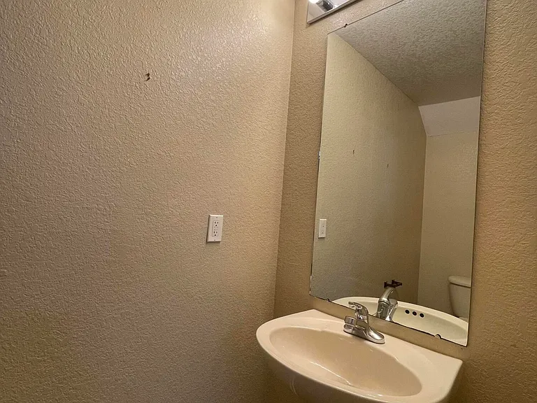 806 Baldwin Rowe Cir — Photo 11