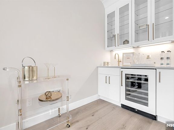 5th image of 188 Broadway Suite 1