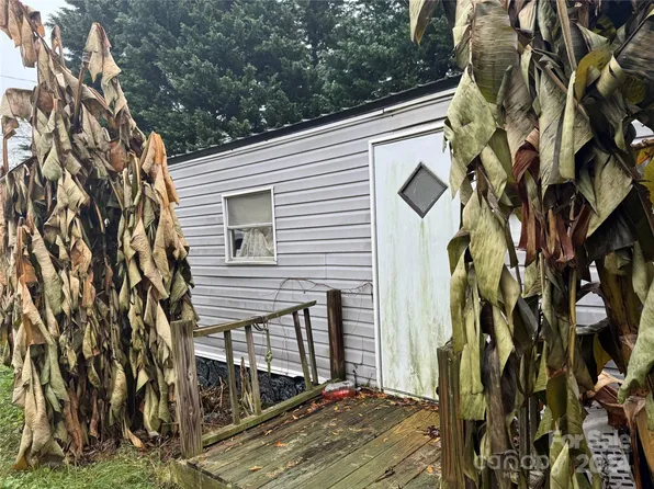 215 W Ohio Ave, Bessemer City, NC 28016