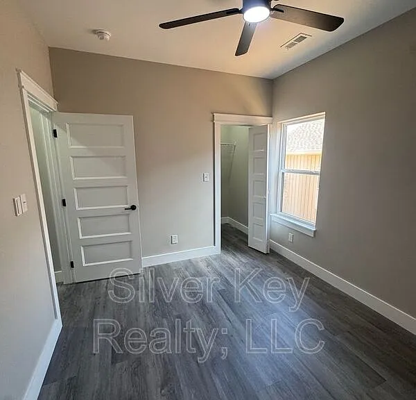 920 Stratford Ave — Photo 8