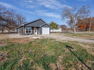 904 W 4th St, Cherryvale, KS 67335