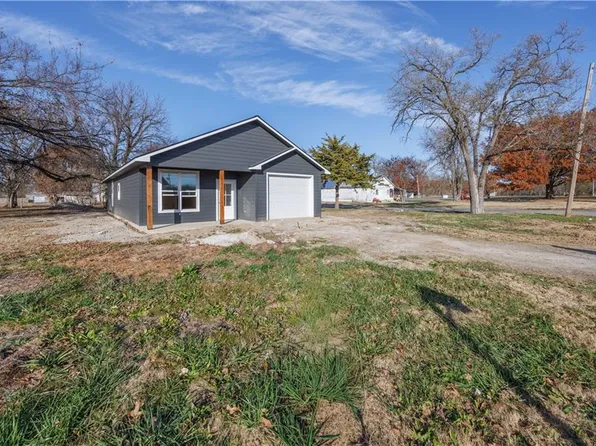 904 W 4th St, Cherryvale, KS 67335