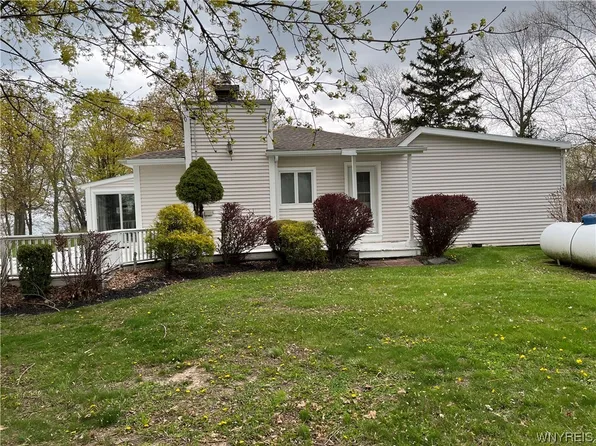 3053 Weeks Cir, Youngstown, NY 14174