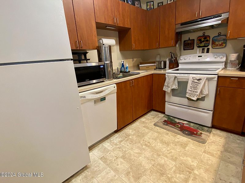 5th image of 8 Calkins Place