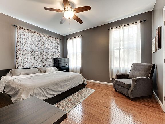 4th image of 37 Glen Este Pl