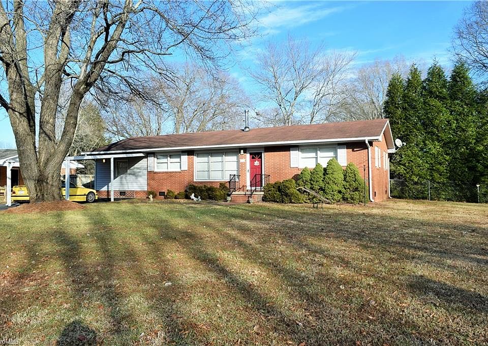 1st image of 810 Grand Oaks Dr