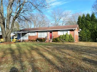 810 Grand Oaks Dr, Eden, NC 27288