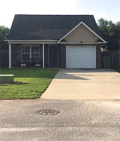3 bed, 2.0 bath, 1352 sqft, $1,250 — Photo 1
